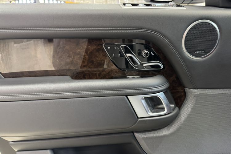 Used Land Rover Range 2021 3.0 L6 Grand Edition Interior 11