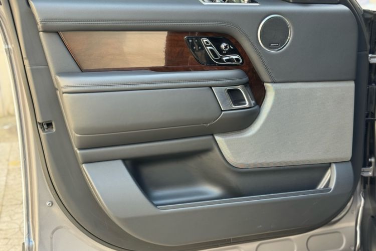 Used Land Rover Range 2021 3.0 L6 Century Extended Classic Edition Interior 12