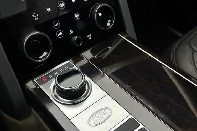Used Land Rover Range 2021 3.0 L6 Century Extended Classic Edition Interior 13