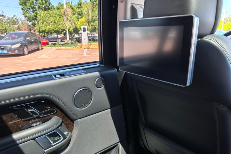 Used Land Rover Range 2021 3.0 L6 Century Extended Classic Edition Interior 2