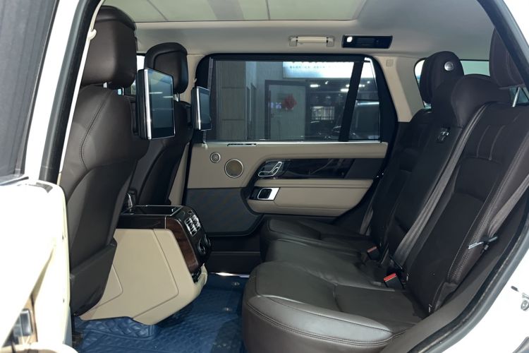 Used Land Rover Range 2021 3.0 L6 Century Extended Classic Edition Interior 2