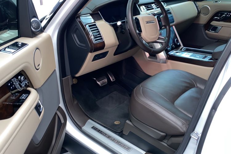 Used Land Rover Range 2021 3.0 L6 Century Extended Classic Edition Interior 2