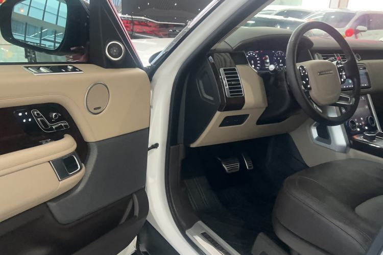 Used Land Rover Range 2021 3.0 L6 Century Extended Classic Edition Interior 2