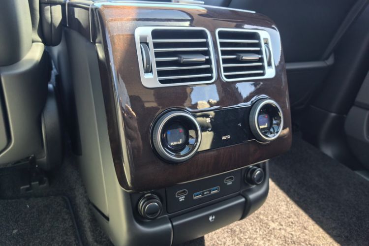 Used Land Rover Range 2021 3.0 L6 Century Extended Classic Edition Interior 3