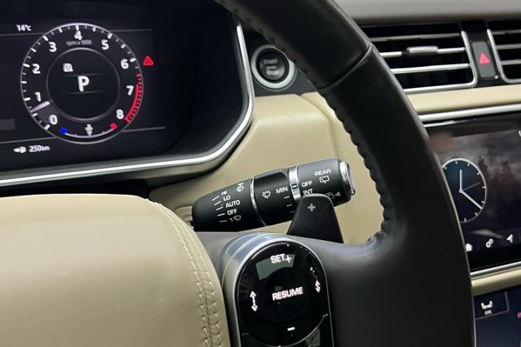 Used Land Rover Range 2021 3.0 L6 Century Extended Classic Edition Interior 4