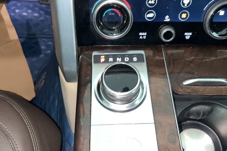 Used Land Rover Range 2021 3.0 L6 Century Extended Classic Edition Interior 5