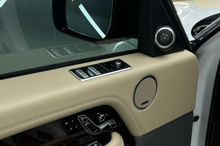 Used Land Rover Range 2021 3.0 L6 Century Extended Classic Edition Interior 6