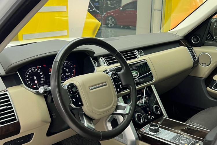 Used Land Rover Range 2021 3.0 L6 Century Extended Classic Edition Interior 7