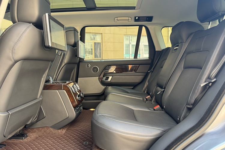 Used Land Rover Range 2021 3.0 L6 Century Extended Classic Edition Interior 9