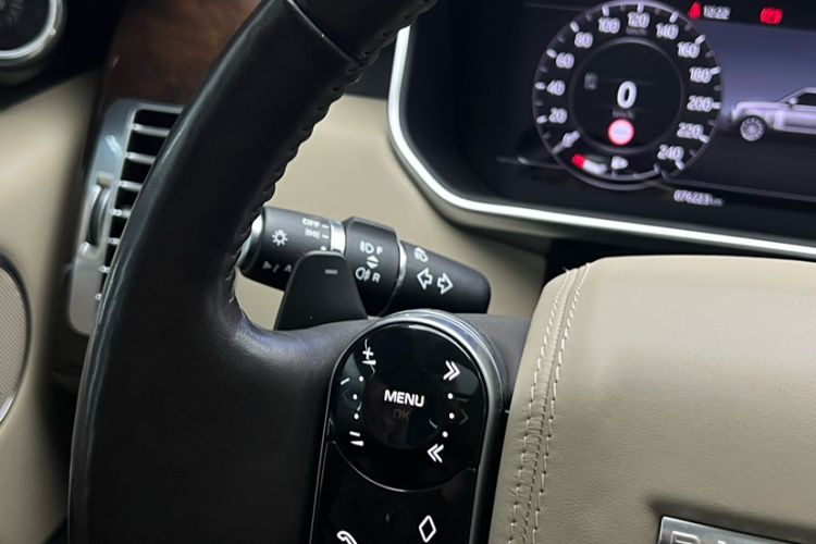 Used Land Rover Range 2021 3.0 L6 Century Extended Classic Edition Interior 9