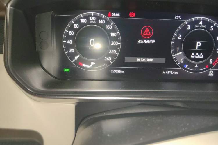 Used Land Rover Range 2021 3.0 L6 Century Extended Classic Edition Odometer Close Up