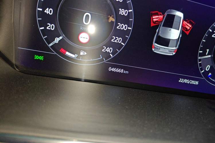 Used Land Rover Range 2021 3.0 L6 Century Extended Classic Edition Odometer Close Up