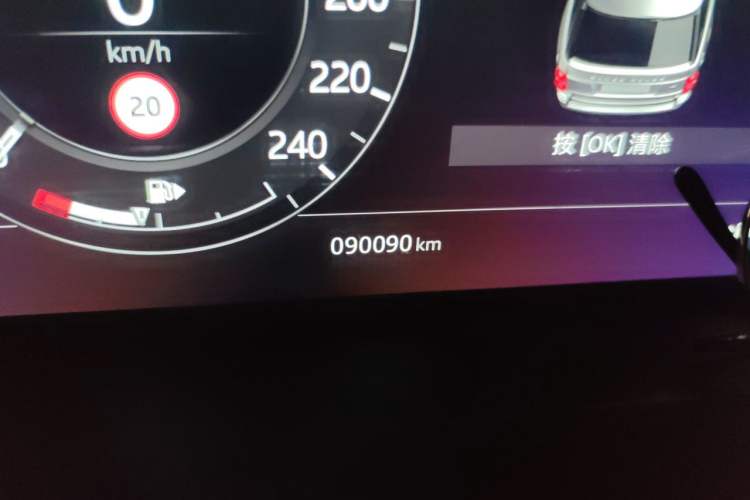 Used Land Rover Range 2021 3.0 L6 Century Extended Classic Edition Odometer Close Up