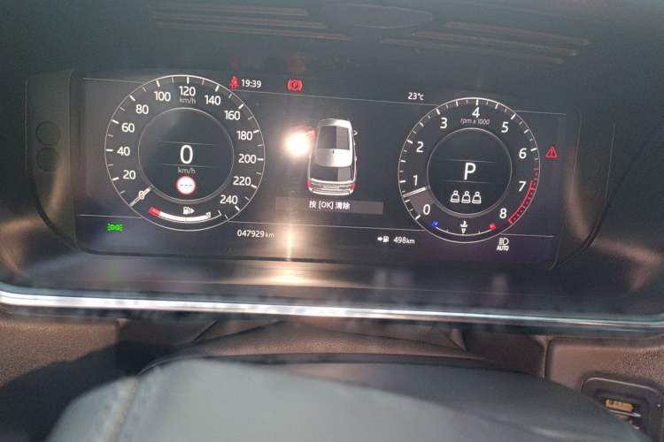 Used Land Rover Range 2021 3.0 L6 Centennial Edition Odometer Close Up