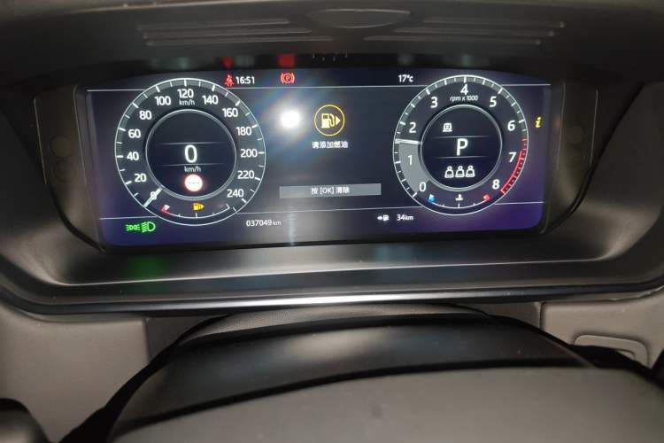 Used Land Rover Range 2021 3.0 L6 Century Extended Classic Edition Odometer Close Up