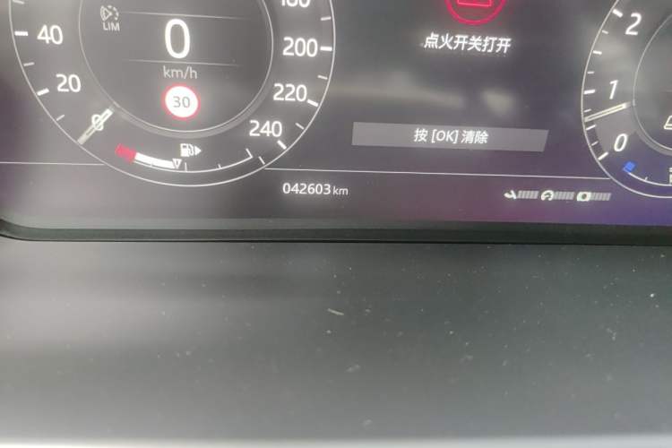 Used Land Rover Range 2021 3.0 L6 Century Extended Classic Edition Odometer Close Up