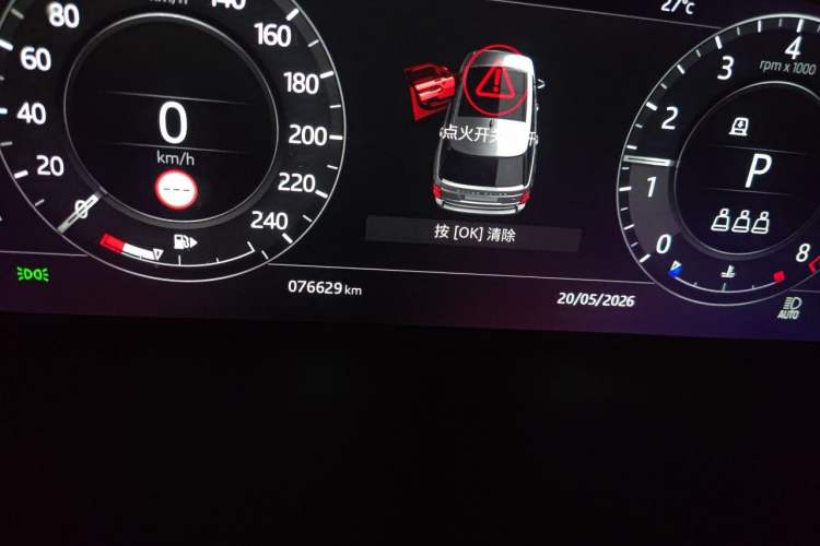 Used Land Rover Range 2021 3.0 L6 Century Extended Classic Edition Odometer Close Up