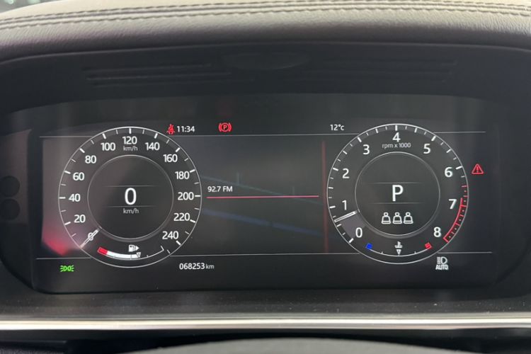 Used Land Rover Range 2021 3.0 L6 Grand Edition Odometer Close Up