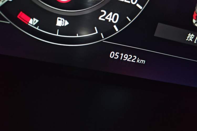 Used Land Rover Range 2021 3.0 L6 Century Extended Classic Edition Odometer Close Up