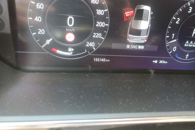 Used Land Rover Range 2021 3.0 L6 Century Extended Classic Edition Odometer Close Up