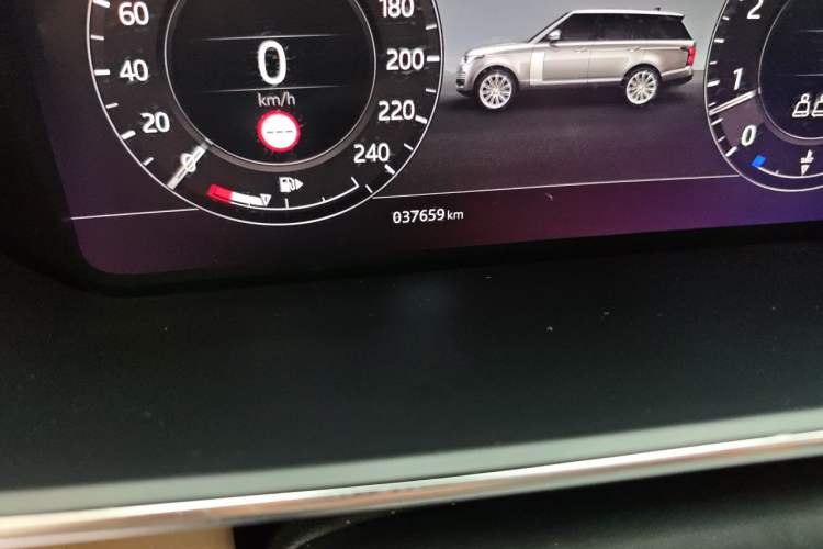 Used Land Rover Range 2021 3.0 L6 Century Extended Classic Edition Odometer Close Up