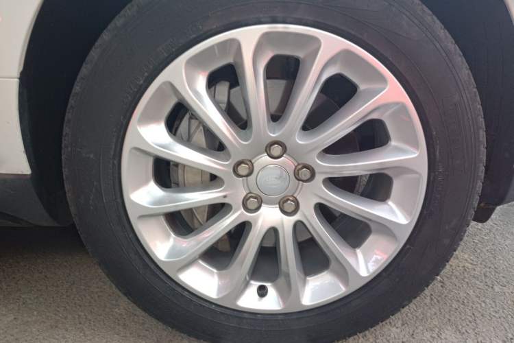Used Land Rover Range 2021 3.0 L6 Centennial Edition Right Front Wheel Hub