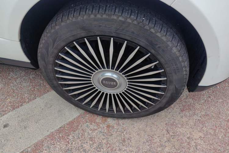 Used Land Rover Range 2021 3.0 L6 Century Extended Classic Edition Right Front Wheel Hub
