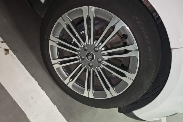 Used Land Rover Range 2021 3.0 L6 Century Extended Classic Edition Right Front Wheel Hub