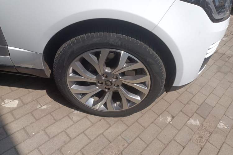 Used Land Rover Range 2021 3.0 L6 Century Extended Classic Edition Right Front Wheel Hub