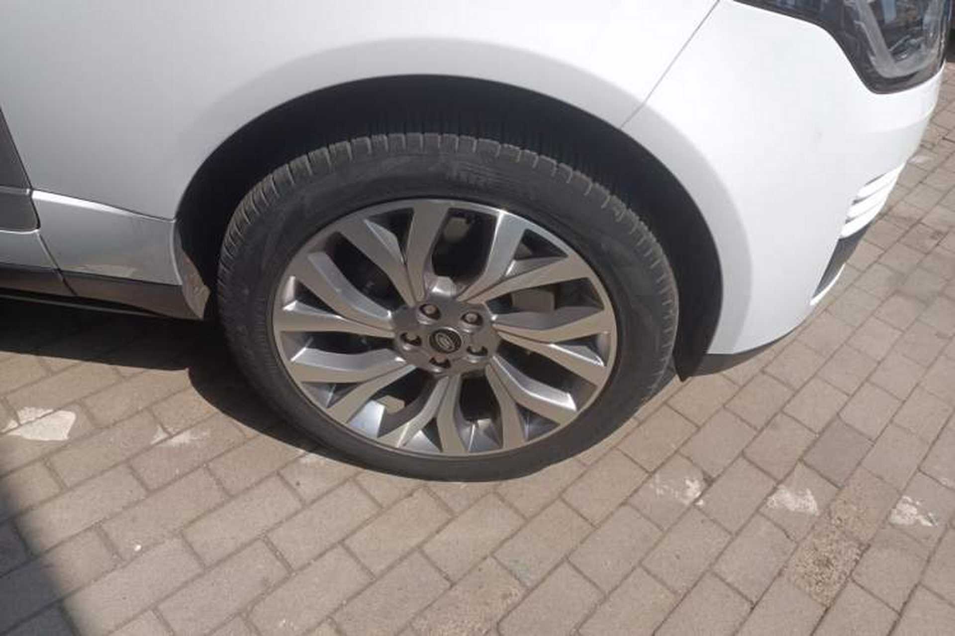 Used Land Rover Range 2021 3.0 L6 Century Extended Classic Edition Right Front Wheel Hub