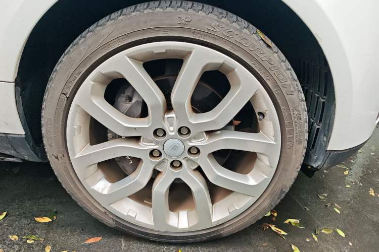 Used Land Rover Range 2021 3.0 L6 Century Extended Classic Edition Right Front Wheel Hub