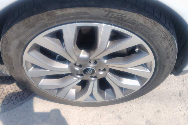 Used Land Rover Range  Right Front Wheel Hub