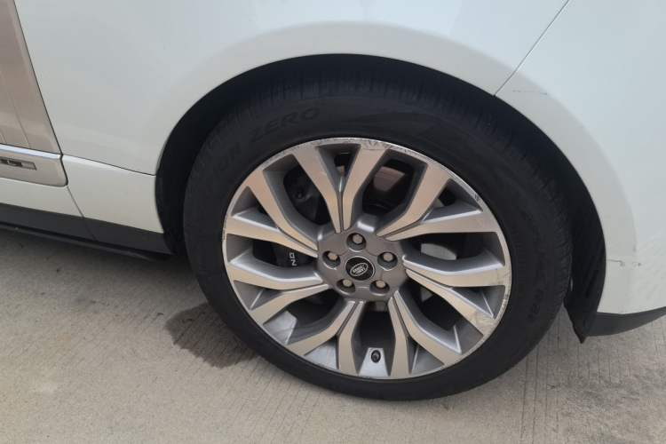 Used Land Rover Range 2021 3.0 L6 Century Extended Classic Edition Right Front Wheel Hub