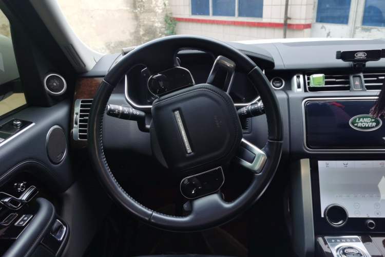 Used Land Rover Range 2021 3.0 L6 Grand Edition Steering Wheel