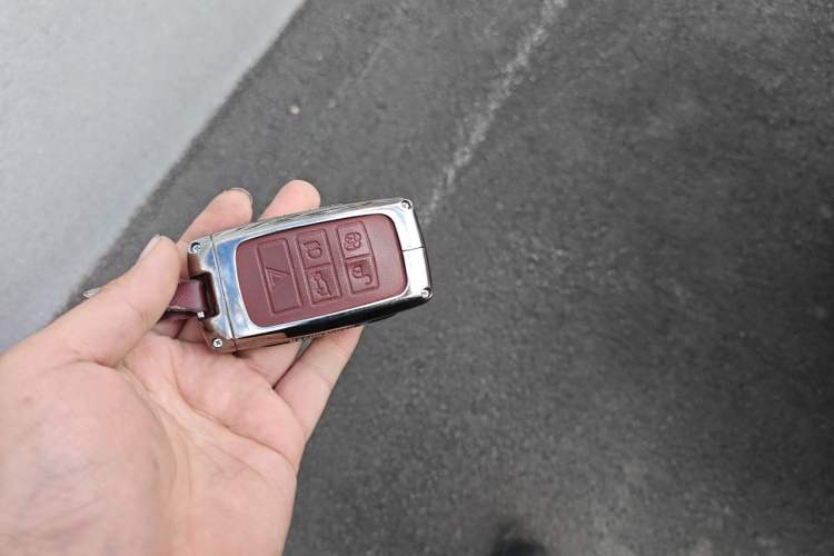 Used Land Rover Range 2021 3.0 L6 Century Extended Classic Edition Vehicle Key