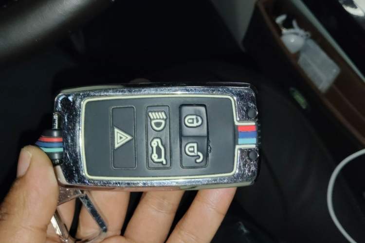 Used Land Rover Range 2021 3.0 L6 Century Extended Classic Edition Vehicle Key