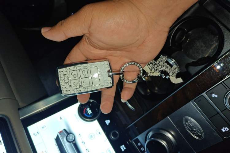 Used Land Rover Range 2021 3.0 L6 Century Extended Classic Edition Vehicle Key