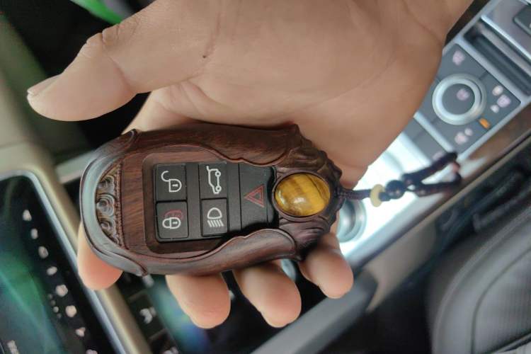 Used Land Rover Range 2021 3.0 L6 Century Extended Classic Edition Vehicle Key