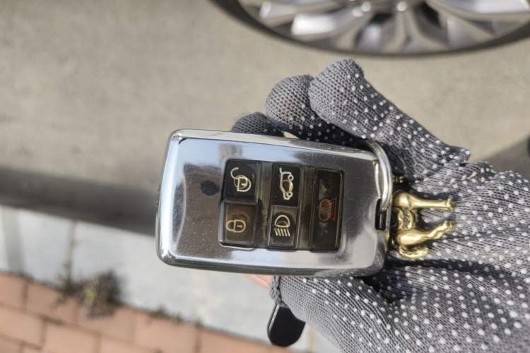 Used Land Rover Range 2021 3.0 L6 Century Extended Classic Edition Vehicle Key