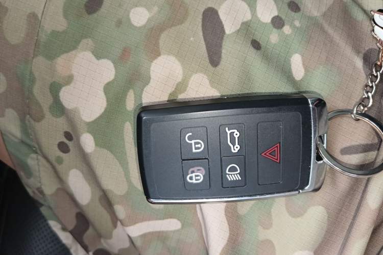 Used Land Rover Range 2021 3.0 L6 Century Extended Classic Edition Vehicle Key