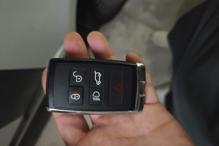 Used Land Rover Range 2021 3.0 L6 Century Extended Classic Edition Vehicle Key
