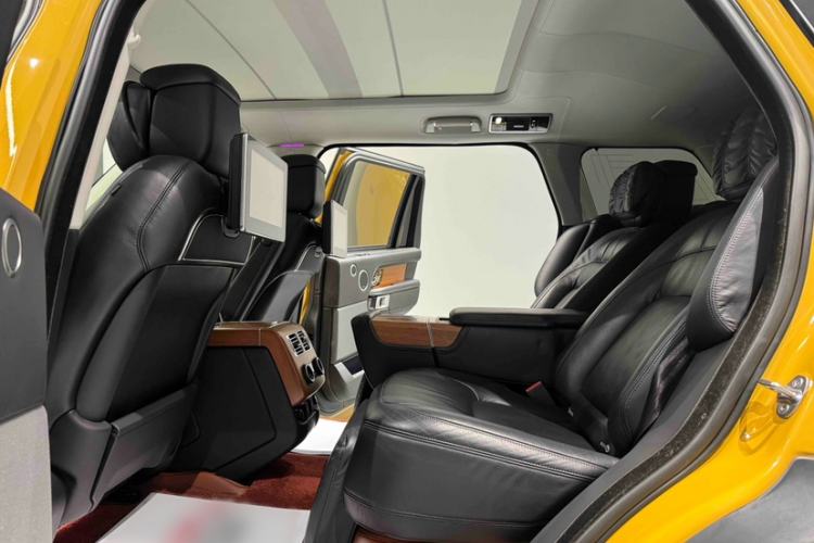 Used Land Rover Range 2021 3.0 L6 50th Anniversary Windstorm Commemorative Edition Interior 12