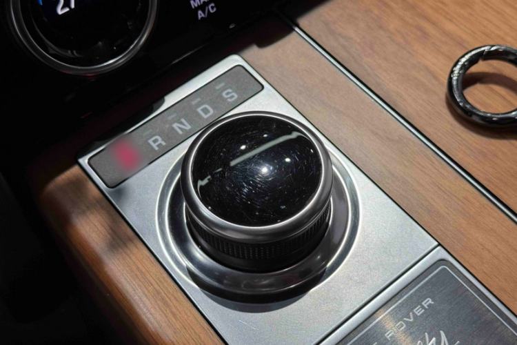 Used Land Rover Range 2021 3.0 L6 50th Anniversary Windstorm Commemorative Edition Interior 13