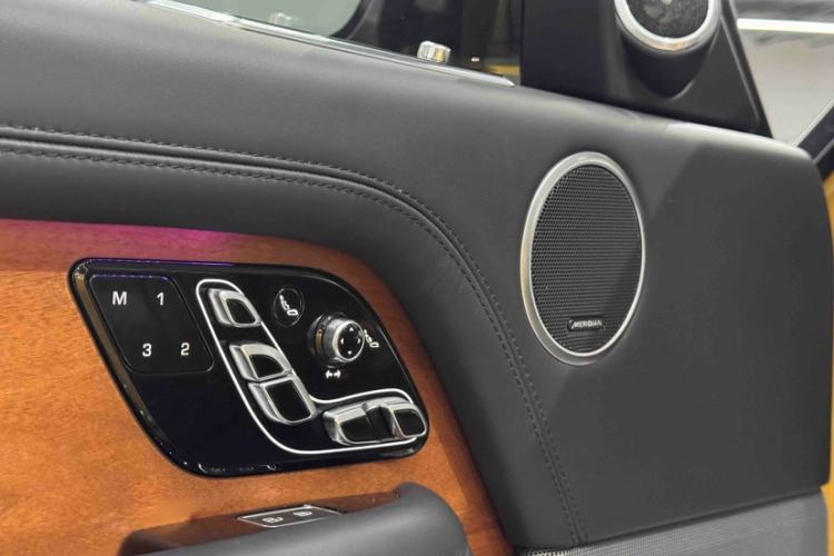 Used Land Rover Range 2021 3.0 L6 50th Anniversary Windstorm Commemorative Edition Interior 4