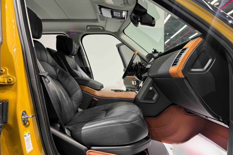 Used Land Rover Range 2021 3.0 L6 50th Anniversary Windstorm Commemorative Edition Interior 7
