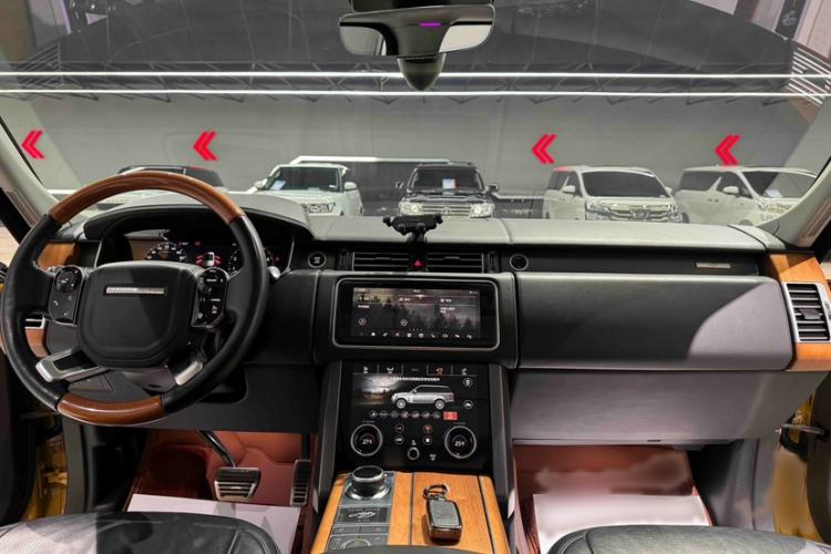 Used Land Rover Range 2021 3.0 L6 50th Anniversary Windstorm Commemorative Edition Interior 9