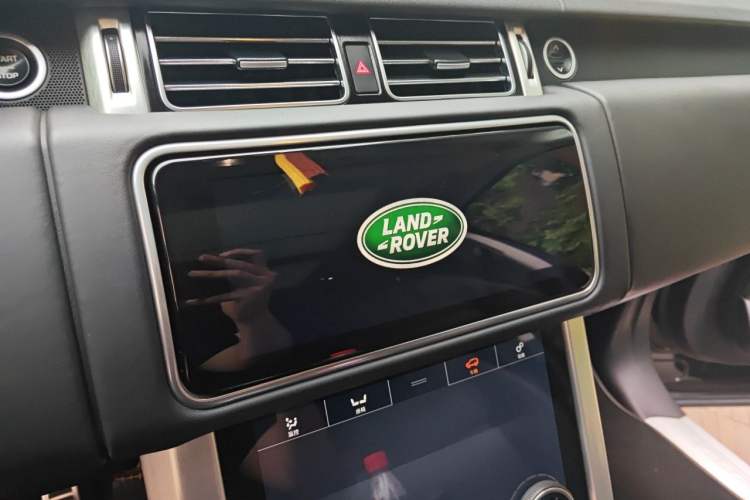 Used Land Rover Range 2022 3.0 L6 360 PS Legacy Edition Audio And AC Panel