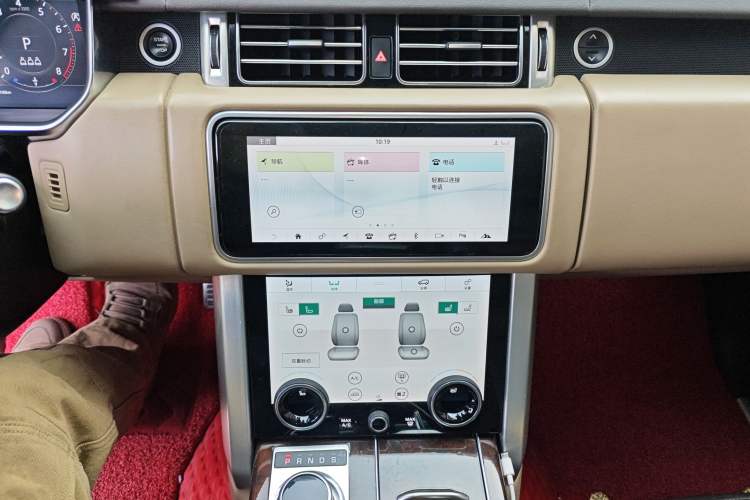 Used Land Rover Range 2022 3.0 L6 400 PS Classic Extended Version Audio And AC Panel