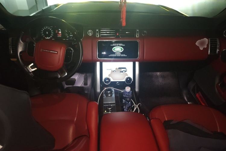 Used Land Rover Range 2022 3.0 L6 360 PS Grand Edition Center Console