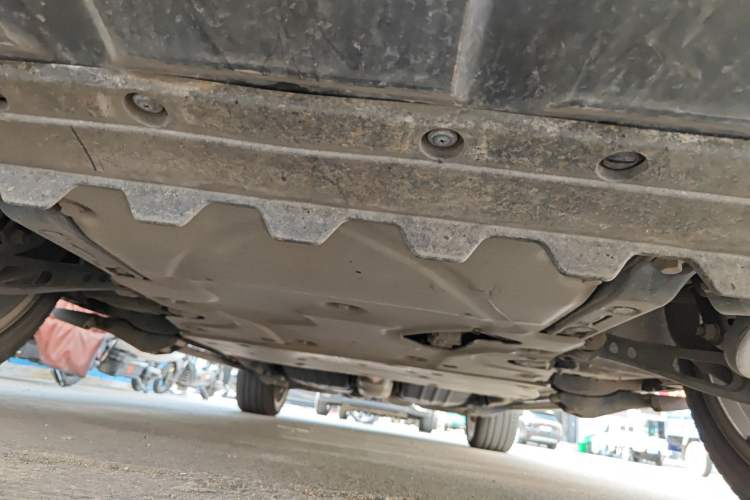 Used Land Rover Range 2022 3.0 L6 400 PS Classic Extended Version Chassis Front